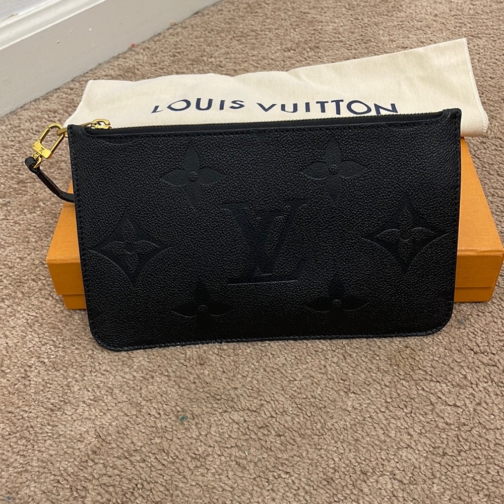 Excellent condition AUTHENTIC Louis Vuitton wristlet/pouchette